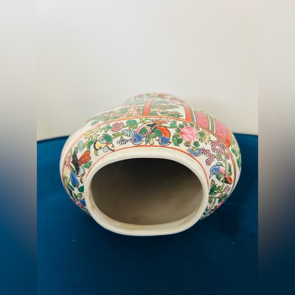 🛑SOLD🛑 Large Rose Medallion Porcelain Temple Jar - Picture 5 of 6